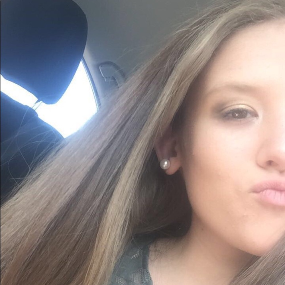 Meet your Posher, Hayley